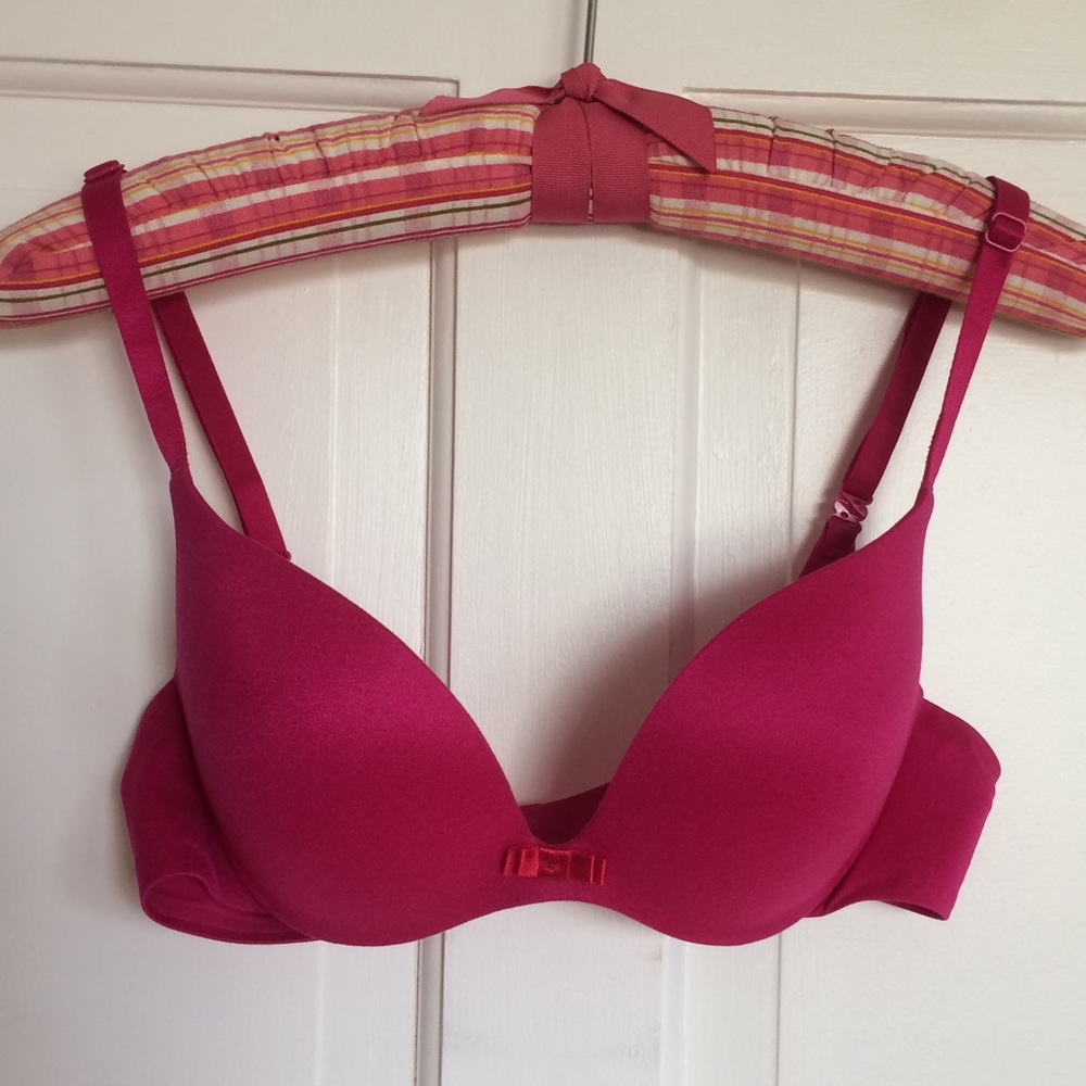 Victoria’s Secret 34B Seamless Plunge Push-Up